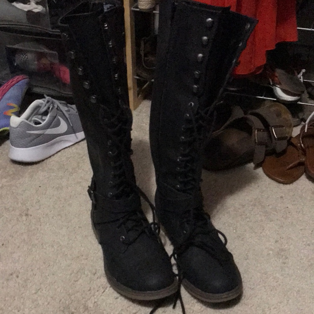 Women’s tall black winter boots